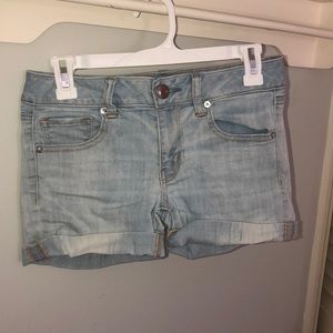 🌼American Eagle Light Wash Jean Shorts